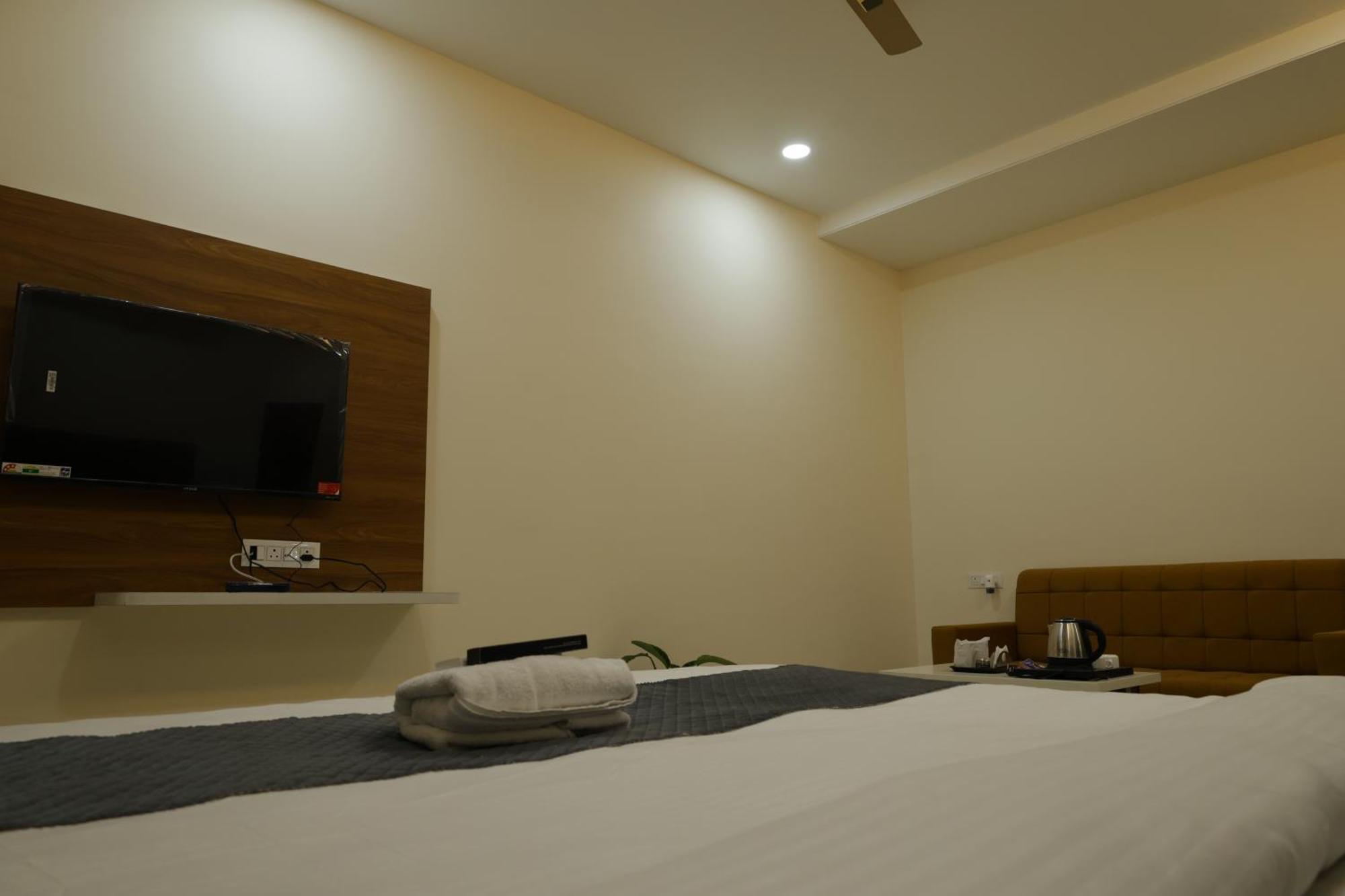 Hoshangabad Hotel The Prime Land מראה חיצוני תמונה